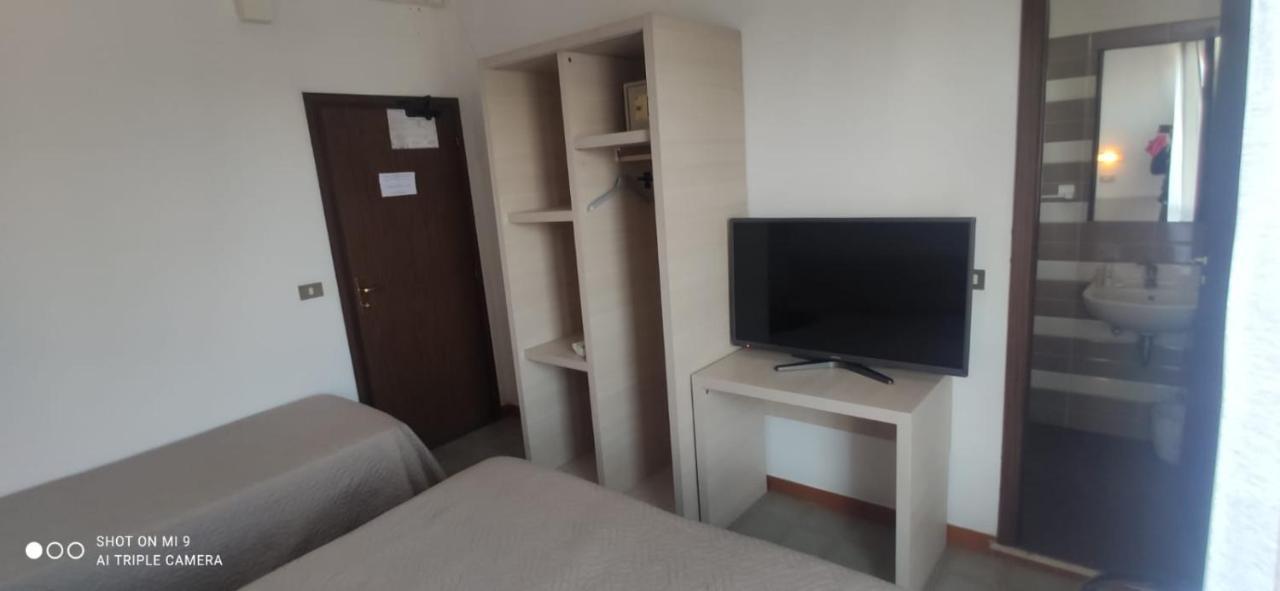 Hotel Orlov 리미니 외부 사진